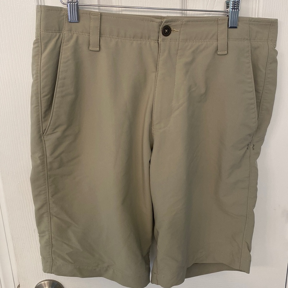 Under Armour men’s shorts. Size 34. Excellent condition.